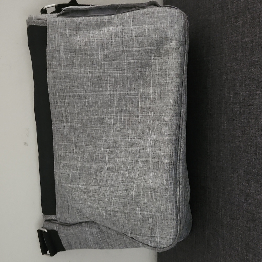 Columbia messenger style diaper Bag - Picture 2 of 7